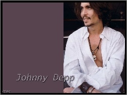 Johnny Depp, biała koszula